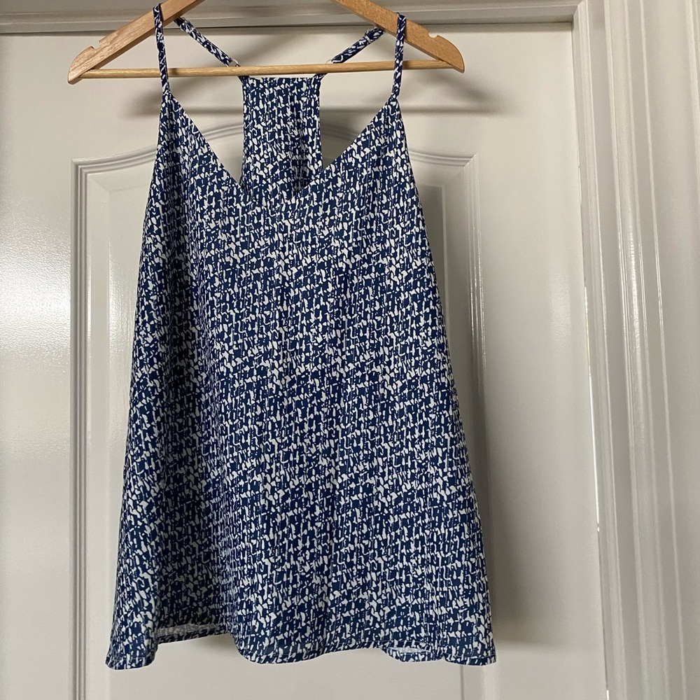 Women’s tank size large